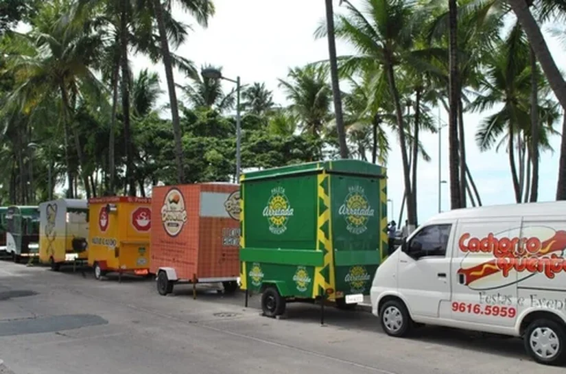 Justiça Federal determina retirada de food trucks da orla de Ponta Verde