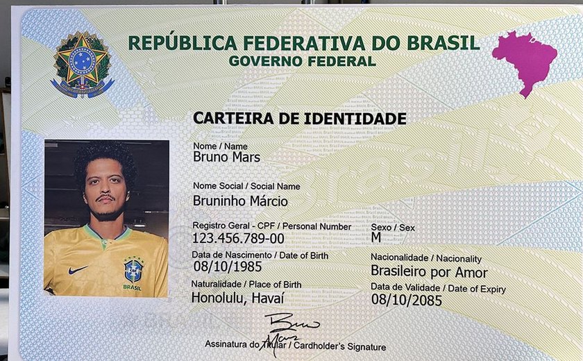 Bruno Mars ganha Carteira de Identidade Nacional gigante em show de BH