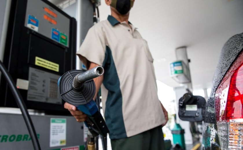 Apenas Alagoas, Amazonas e Piauí  devem apresentar queda no valor da gasolina nesta quinta-feira