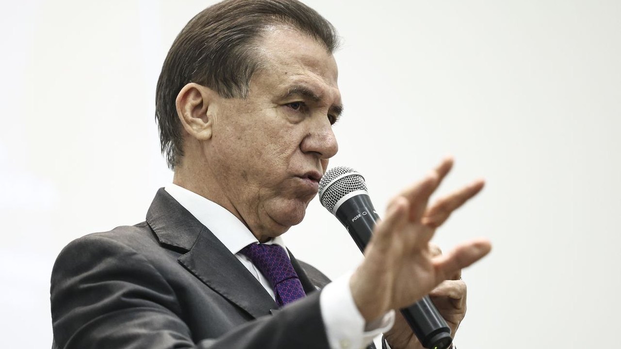 Ministro do Trabalho diz que país não deve se desesperar por tarifaço