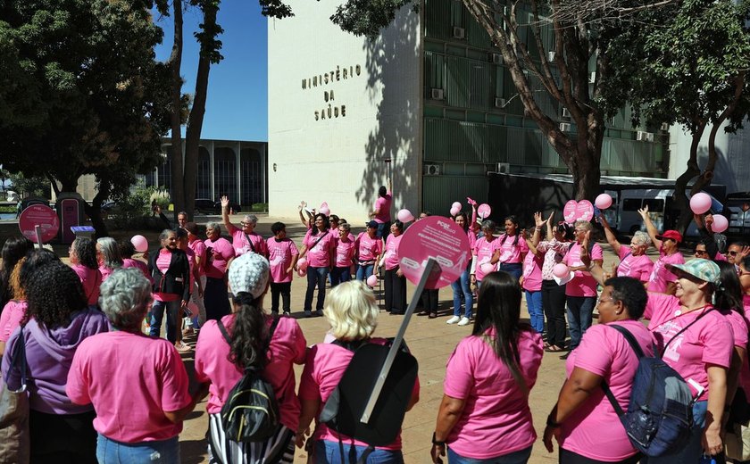 Câncer de mama: manifestação cobra acesso a tratamento aprovado no SUS