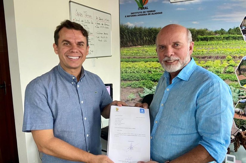 Iteral entrega ao prefeito de Batalha laudo de área que vai abrigar indústria de laticínios no sertão alagoano