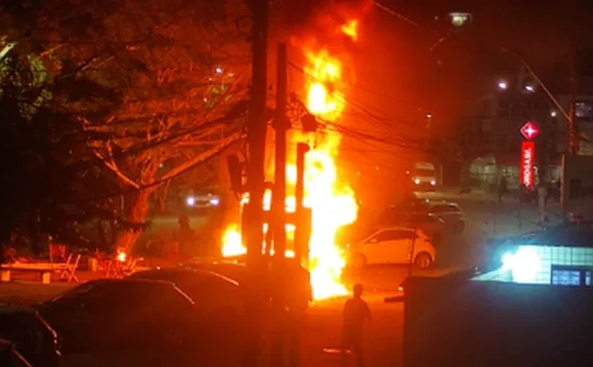 Food truck pega fogo no bairro da Pajuçara