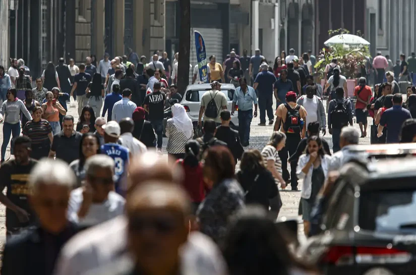Mais de 8,6 milhões deixam pobreza; Brasil tem melhor nível desde 2012