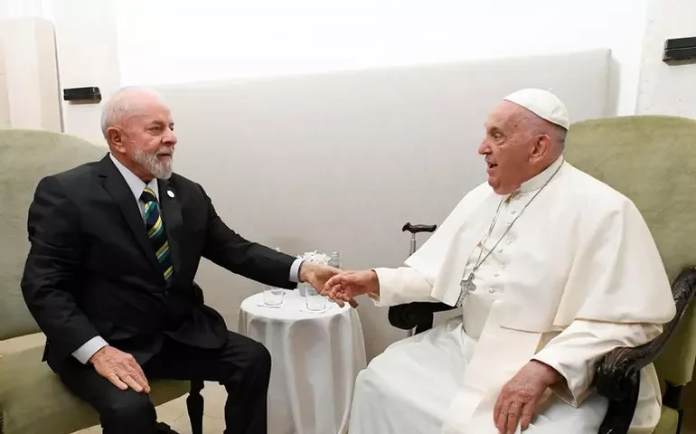 Mundo perde 'voz de acolhimento', diz Lula sobre Papa