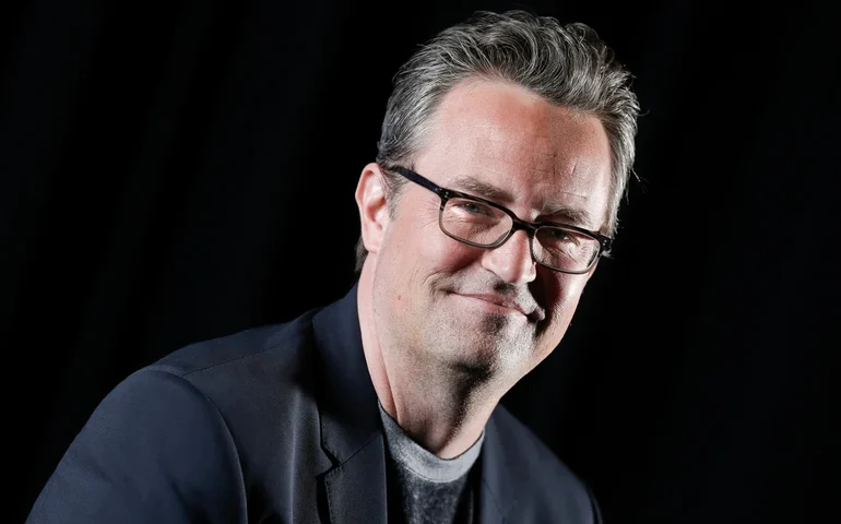 Obras de Banksy e itens de 'Friends' serão leiloados para fundação de Matthew Perry