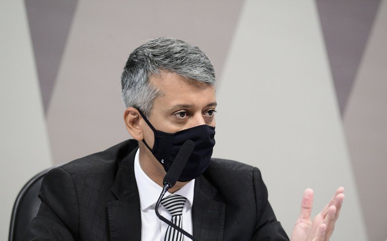 Acusado de mentir à CPI da Covid, ex-diretor da Saúde paga fiança e deixa prisão