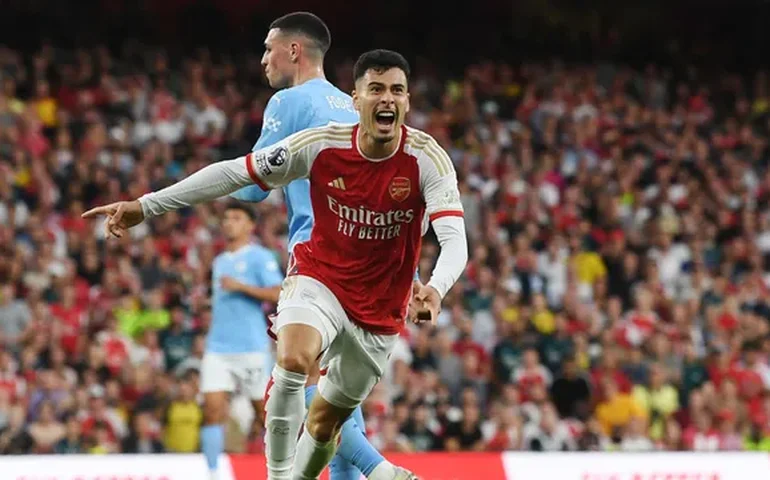 Gabriel Martinelli faz gol no fim, Arsenal vence Manchester City e encerra tabu de 15 jogos