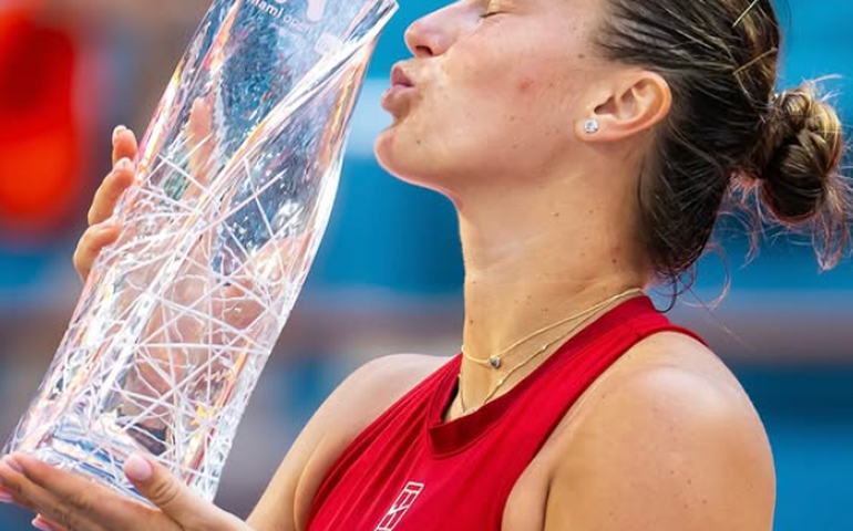 Sabalenka promete visitar o Brasil após vitória no WTA 1000 de Miami e vibra: 'Muito especial'