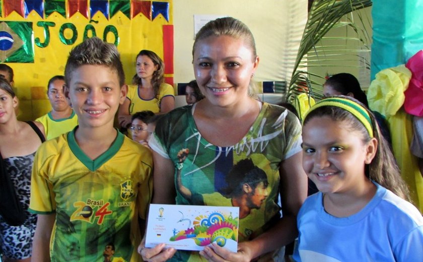 Estudantes do Mais Educação realizam sonho de ingresso na Copa