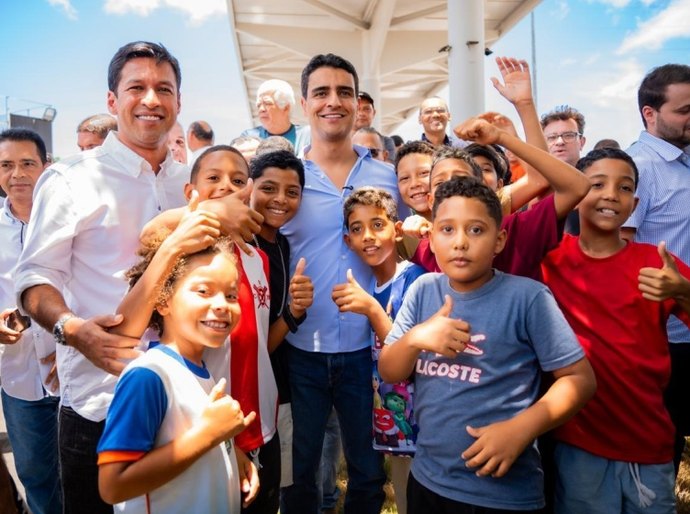 JHC inaugura terminal do Rosane Collor e anuncia reforma de abrigos por toda cidade