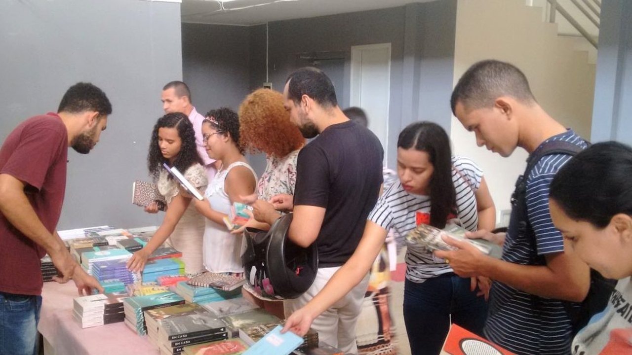 Feira do Livro da Unesp dá descontos de pelo menos 50% até domingo