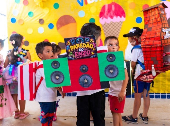 Centro de Educação Infantil Maria Salete encerra 1º Jogos Internos com desfile da mochila maluca