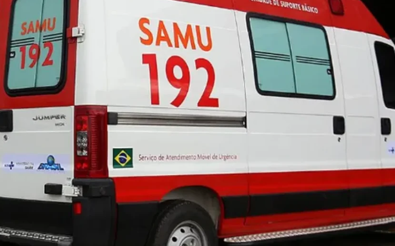 Mulher sofre escoriações após colisão entre motos em cruzamento movimentado de Arapiraca