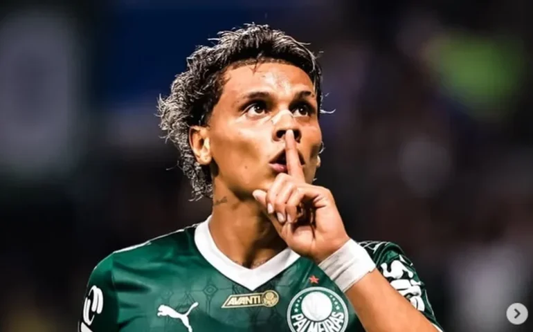 Richard Ríos se desculpa com a torcida do Palmeiras após pedir silêncio em comemoração de gol
