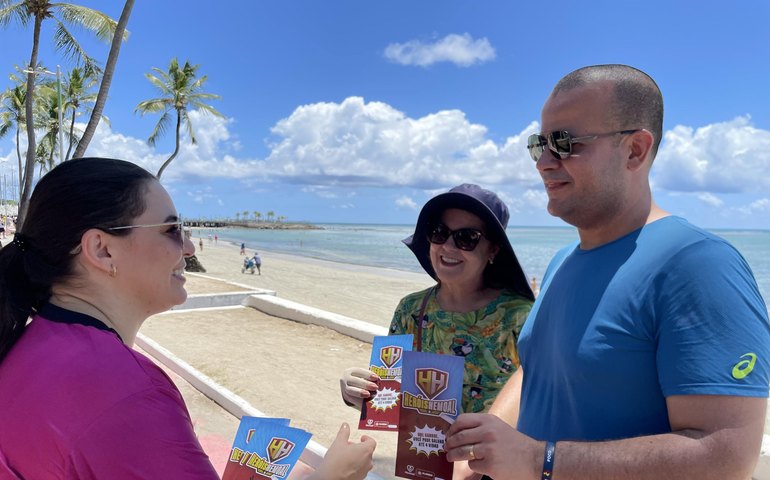 Hemoal encerra Semana Nacional do Doador de Sangue com ação de conscientização na orla de Maceió