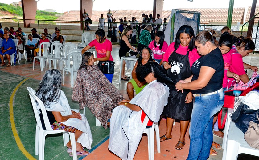 Idosos de Limoeiro de Anadia participam de tarde festiva