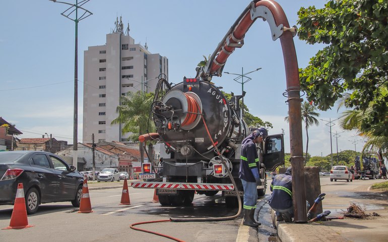 Entenda como lixo jogado nas ruas pode causar alagamentos em época de chuvas