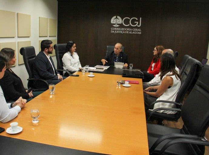 CGJ auxilia Prefeitura de Maceió sobre regularização fundiária