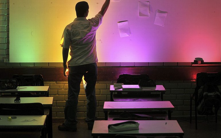 Dia do Professor: adoecimento no local de trabalho preocupa categoria