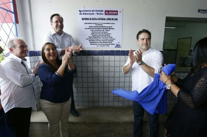 Renan Filho inaugura reforma de escolas e garante Ifal em União