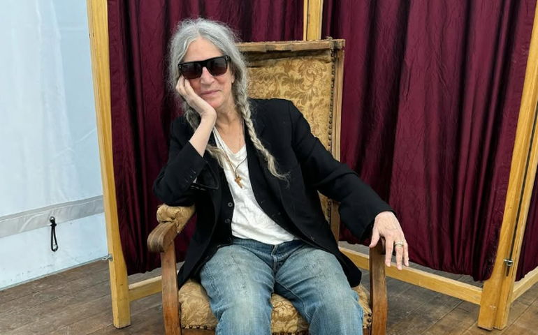 Patti Smith cancela show em SP desta quinta-feira após ter passado mal no palco