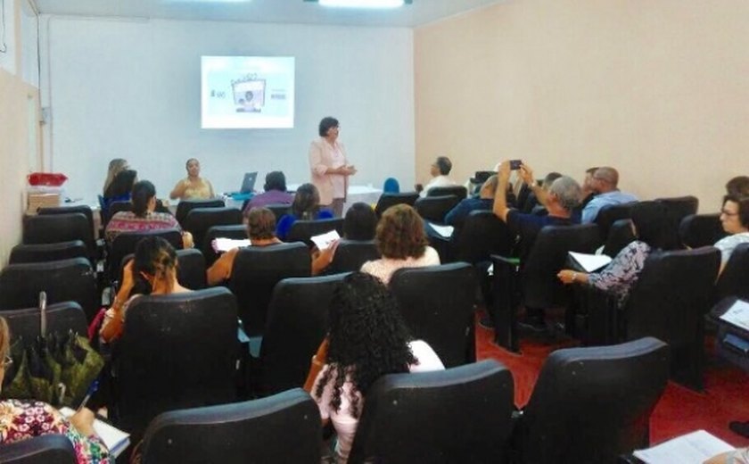 Semudh apresenta ‘Maria da Penha Vai à Escola’ para diretores da rede estadual de ensino