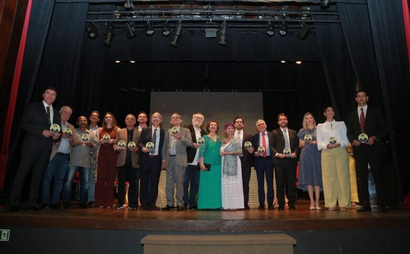 Homenagens a Penedo e ao Dr. Hélio Lopes marcam entrega do Prêmio Selma Brito