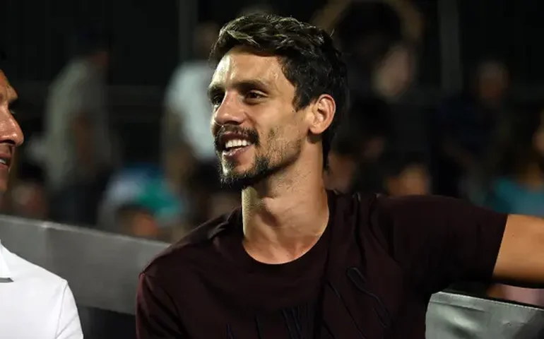 Rodrigo Caio tem situação regularizada na CBF e pode estrear pelo Grêmio