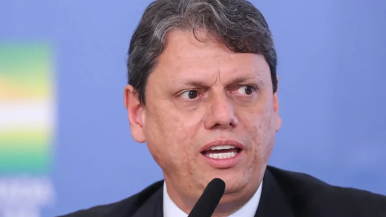 'Tirar um homem de 70 anos de casa atenta contra o princípio da dignidade humana', afirma Tarcísio