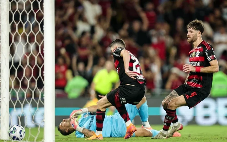 Flamengo é inoperante, perde do Fluminense e desperdiça chance de deixar Palmeiras para trás