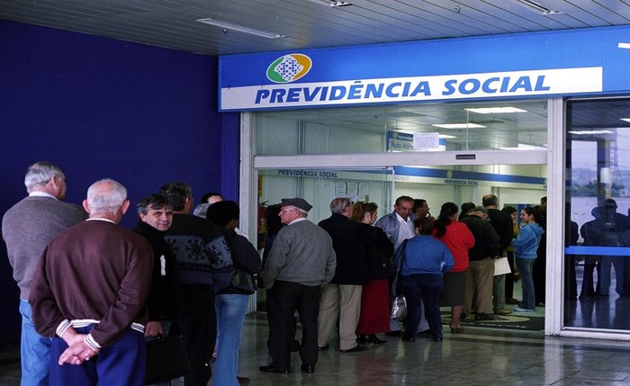 Fila de atendimento no INSS