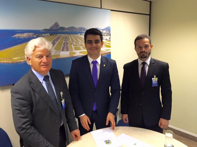 JHC visita Infraero e anuncia conserto de ar do Aeroporto Zumbi dos Palmares