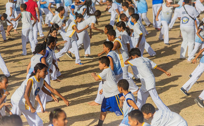 Com 800 estudantes da rede municipal, “Festival de Duplas” encerra projeto Arte Capoeira nas Escolas