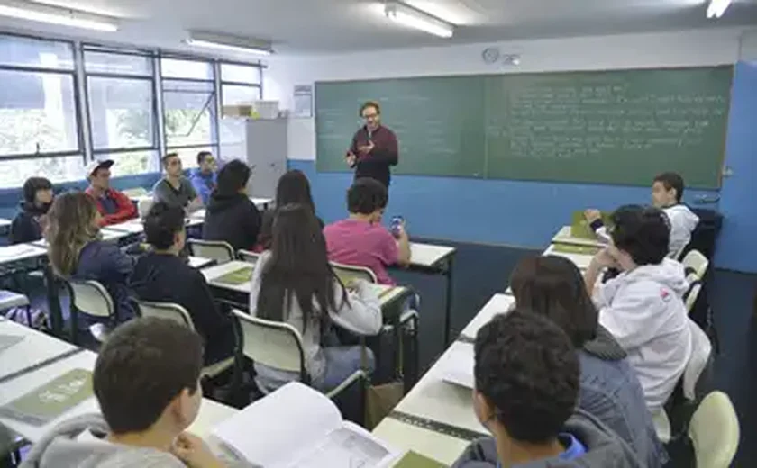 Ano letivo começa sem celulares na sala