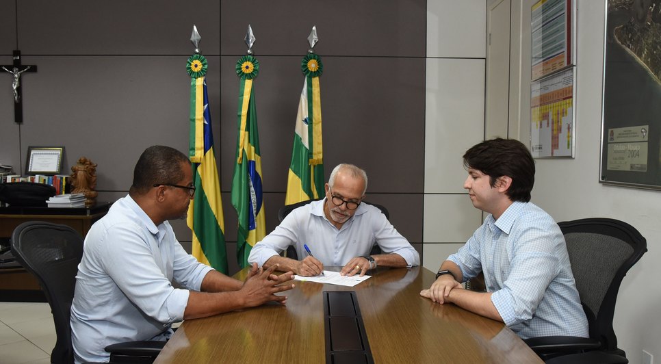 EDVALDO EXONERA BITTENCOURT / Foto:  Ana Lícia Menezes PMA