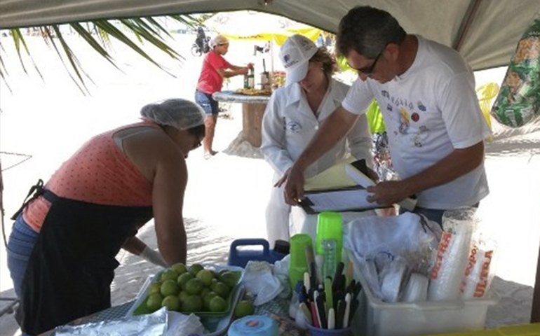 Estado financiará melhorias para prestadores de serviços da orla de Maceió