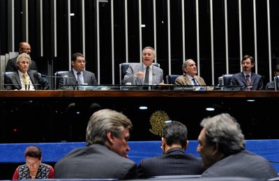 Renan defende PEC do Teto dos Gastos Públicos em sessão temática