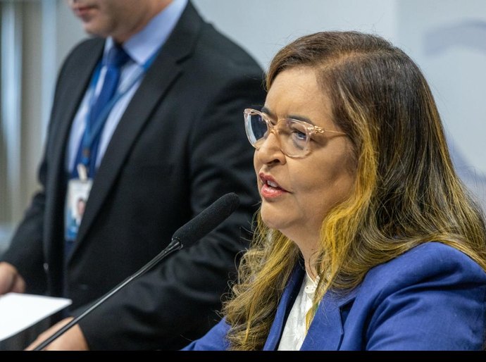 Senadora Eudócia Caldas comemora vacinação contra o câncer no Reino Unido