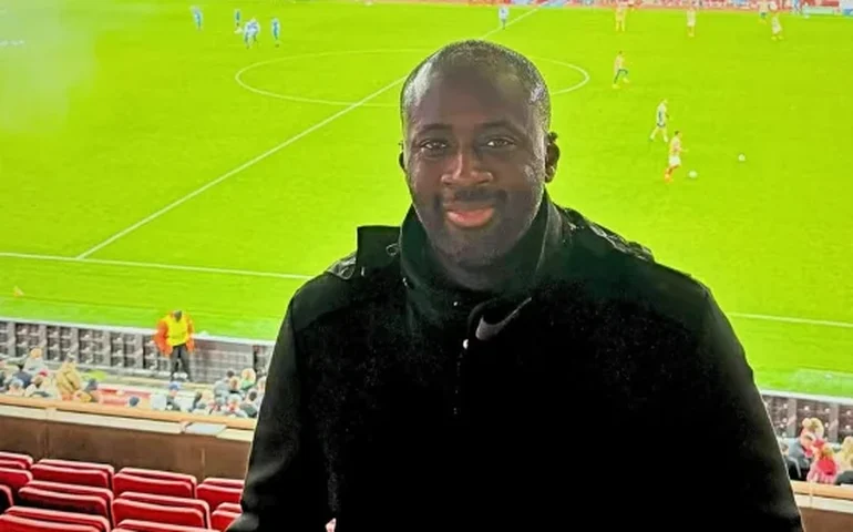 'Não vejo um homem, vejo uma cobra': Yaya Touré volta a criticar Guardiola e questiona relação com jogadores negros
