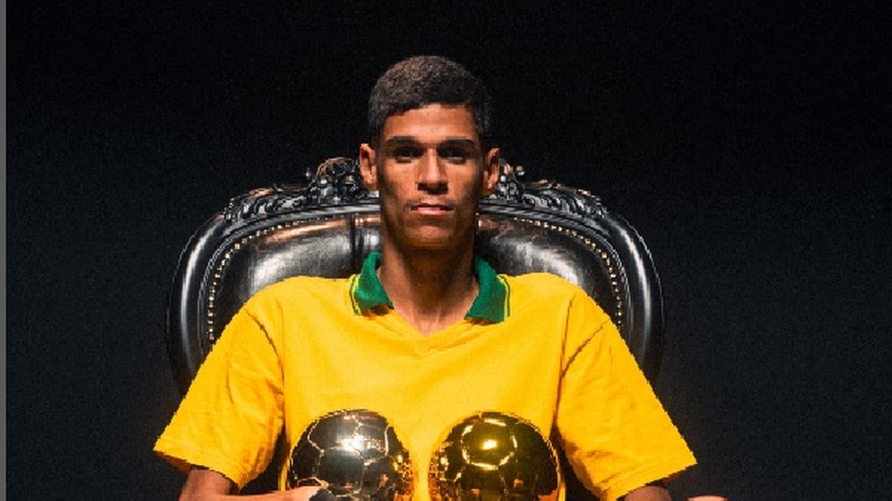 Luva de Pedreiro autografa camisa de Pedri, estrela do Barcelona e da seleção espanhola
