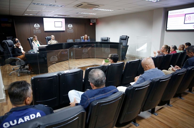 Casa da Mulher Alagoana capacita profissionais da Guarda Judiciária