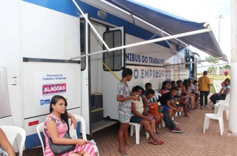 Ônibus do Sine atende 177 trabalhadores em Santa Luzia do Norte