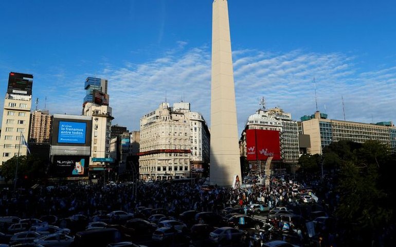 Capital argentina é atingida por blecaute em meio a onda de calor