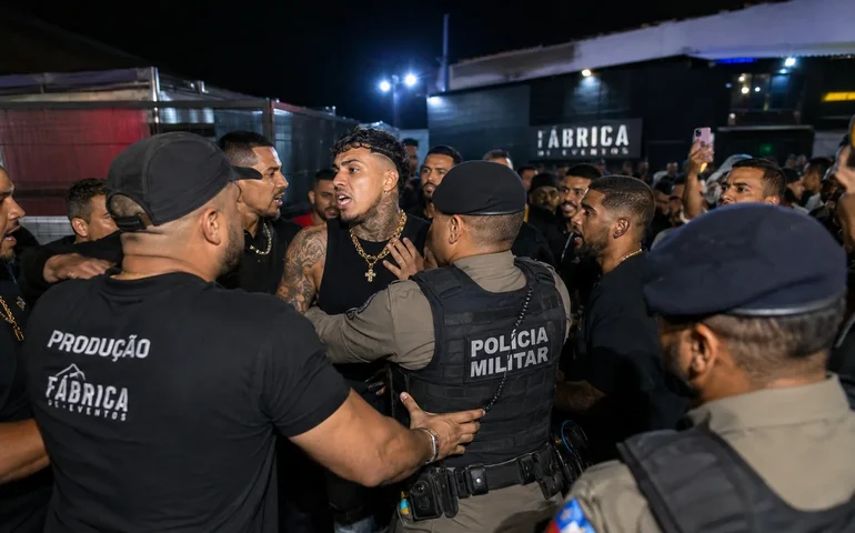 Show de MC Livinho em Maceió termina em confusão generalizada e agressão