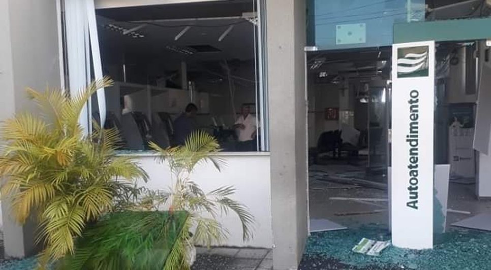 assalto agencia bancária
