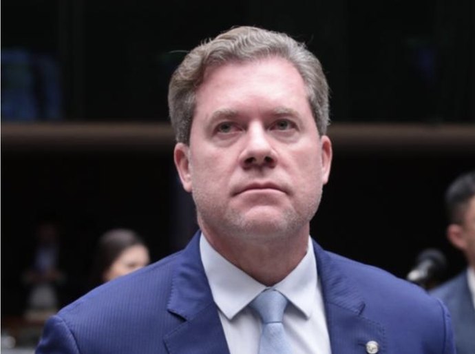 Marx Beltrão defende piso nacional dos garis com salário de R$ 3 mil e reforça articulação para aprovação da proposta