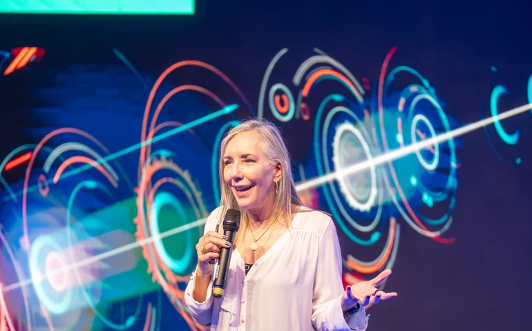 Primeiro dia da Etos.IA reúne lideranças nacionais e internacionais para discutir impactos sociais, éticos e políticos da IA