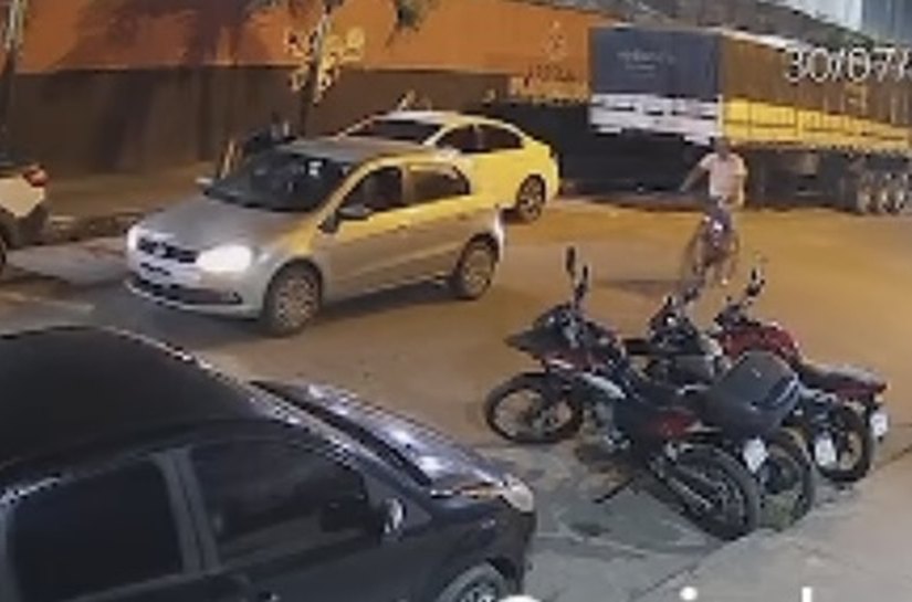 Trio assalta passageiro e rouba veículo por aplicativo no Santos Dumont