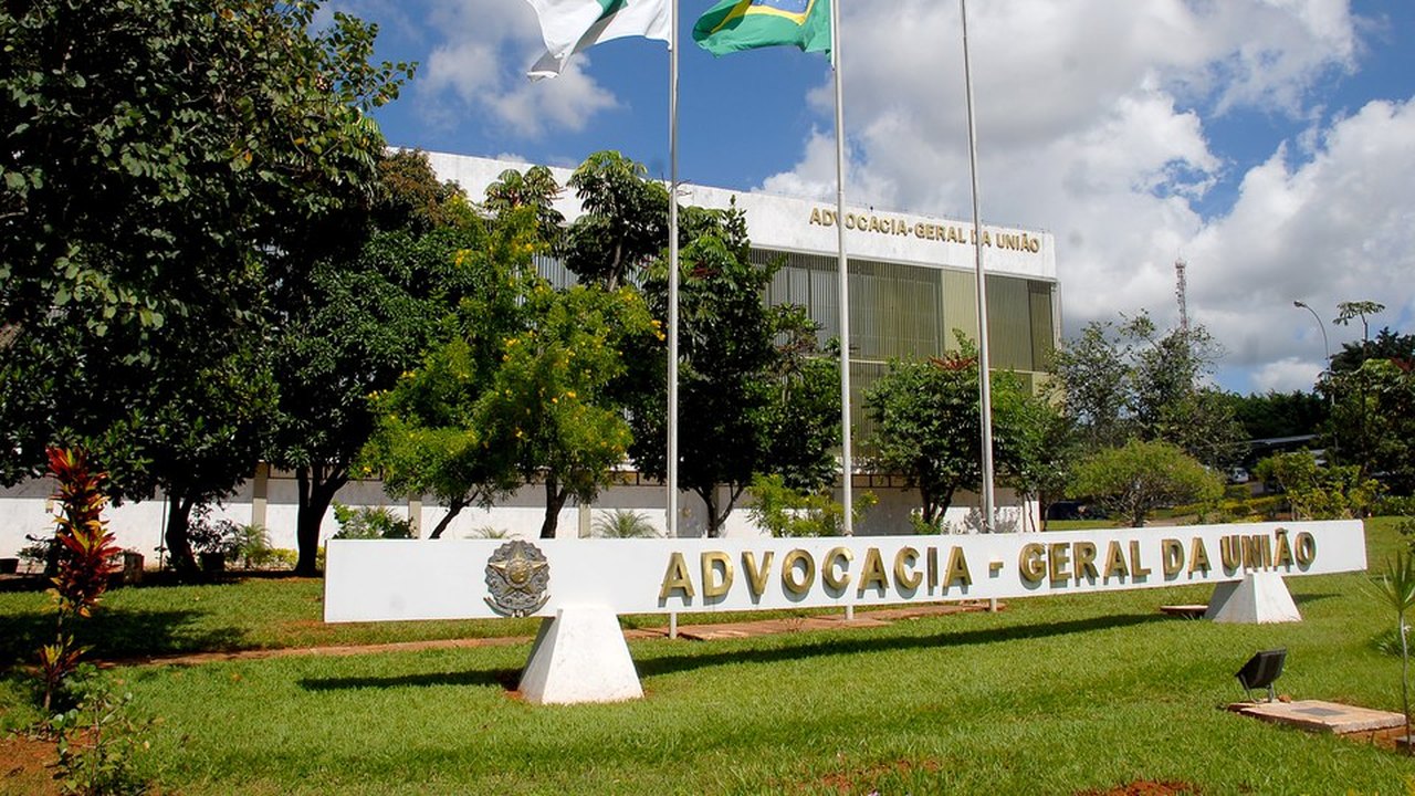 AGU diz ao Supremo que perdão de Bolsonaro a Silveira não pode ser ‘questionado’